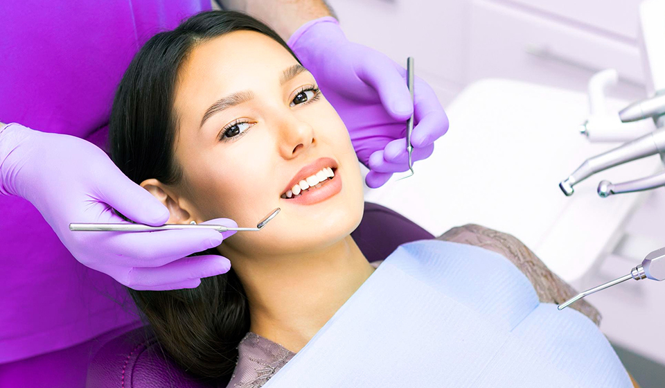 What Dental Issues Can a Smile Makeover Treat?